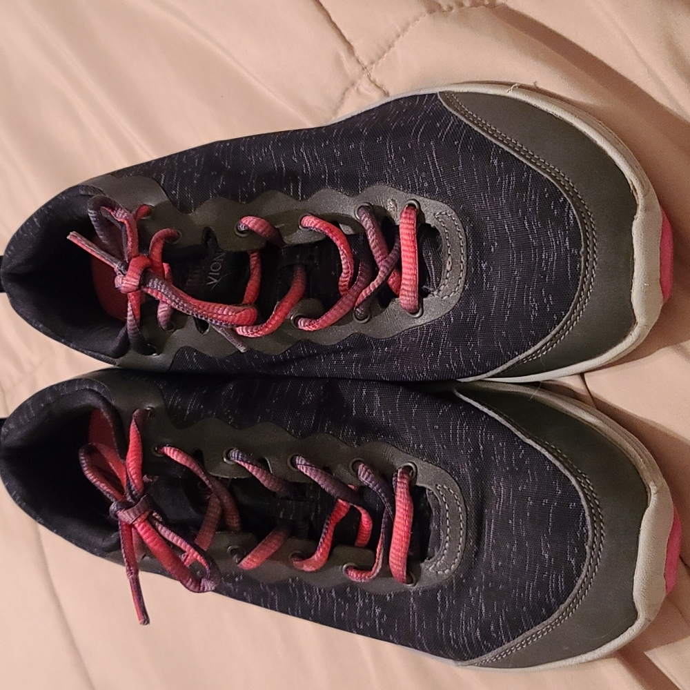 Vionic black sneakers